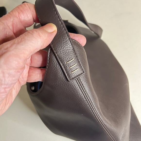 Liz Claiborne Shoulder Bag Chocolate Brown Silver Hardware Adjustable Strap - Picture 5 of 9